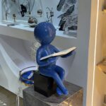 Artistic reading sculpture