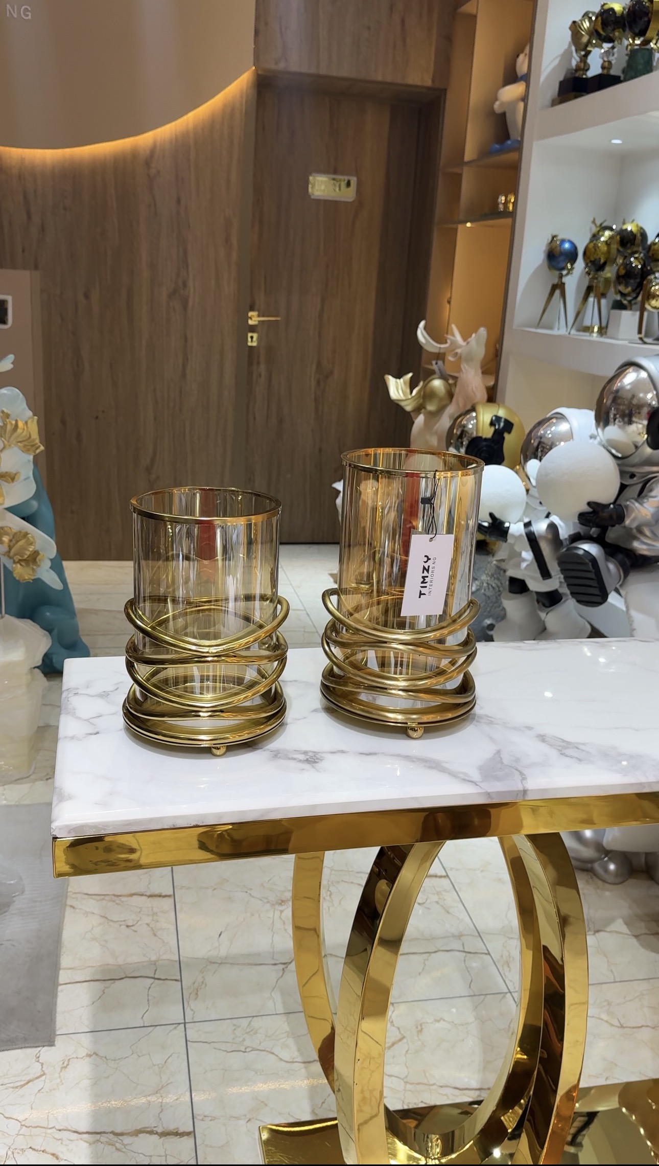Screenshot Gold Glass Vase Decorative Piece - Image 1
