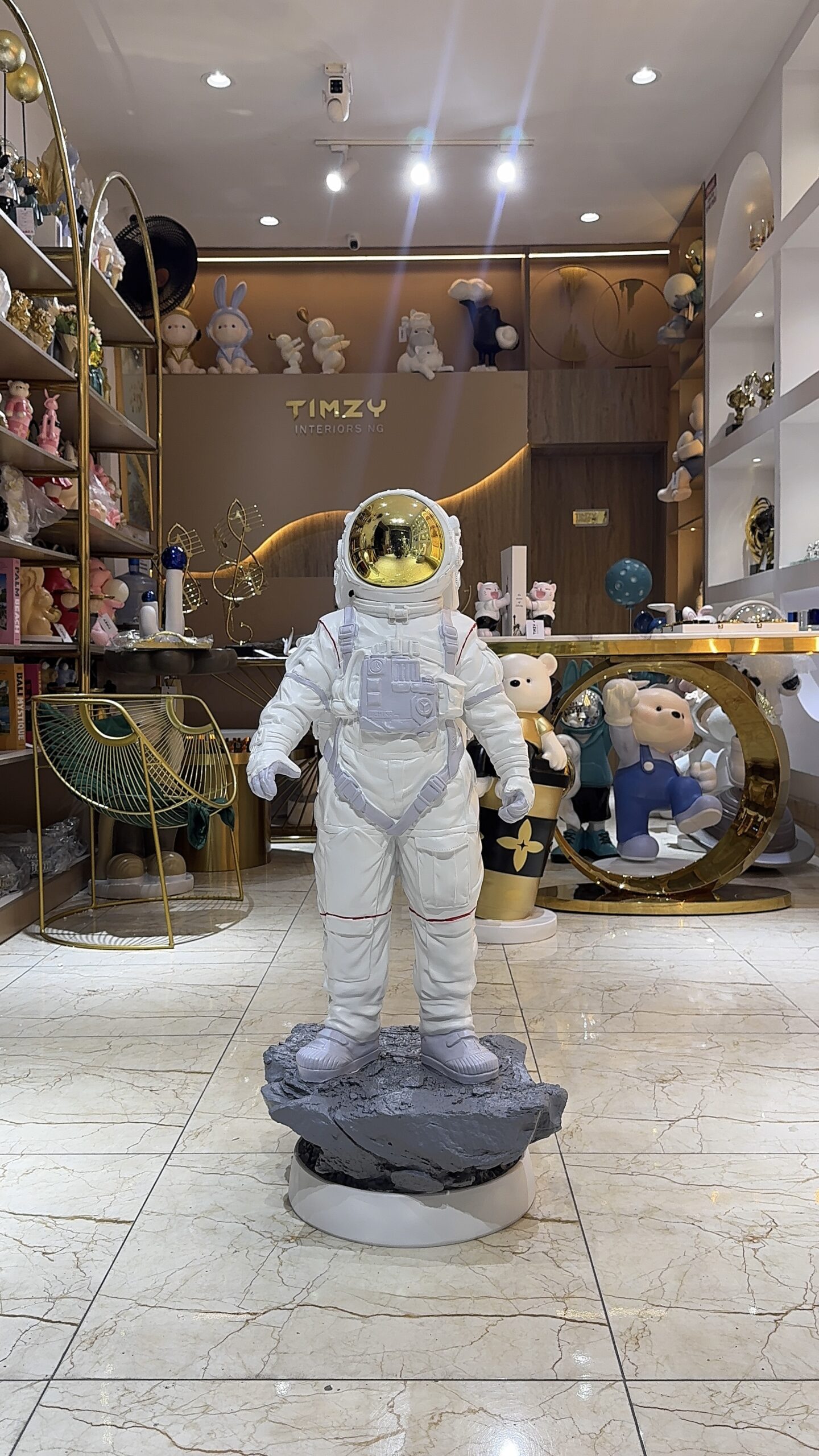 IMG_2302 Astronaut + Base - Image 1