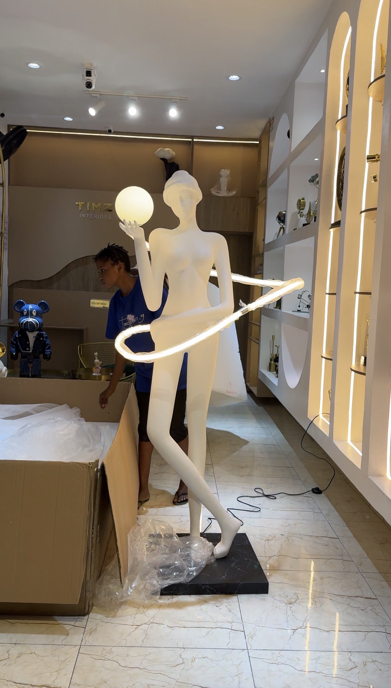 Screenshot Sculptural Lamp - Image 1