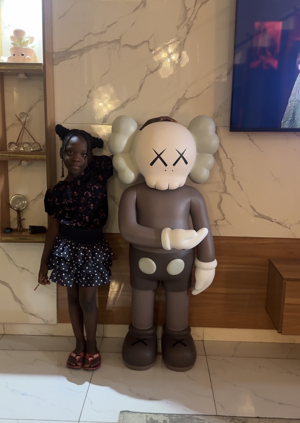 Screenshot KAWS - Image 1